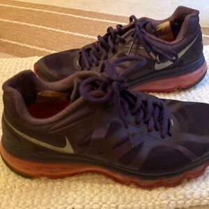 Women’s Nike athletic sneakers purple and pink size 7super comfy!